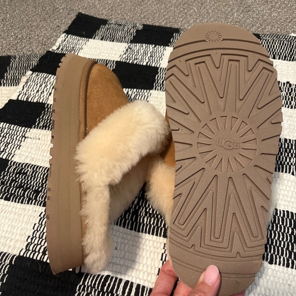 Ugg Slippers - Picture 6 of 6